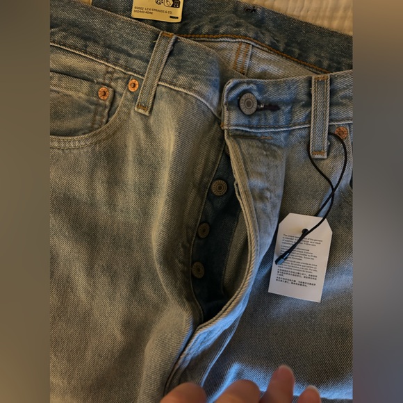 Levi’s Men’s 501 Light Wash Denim - Picture 3 of 6